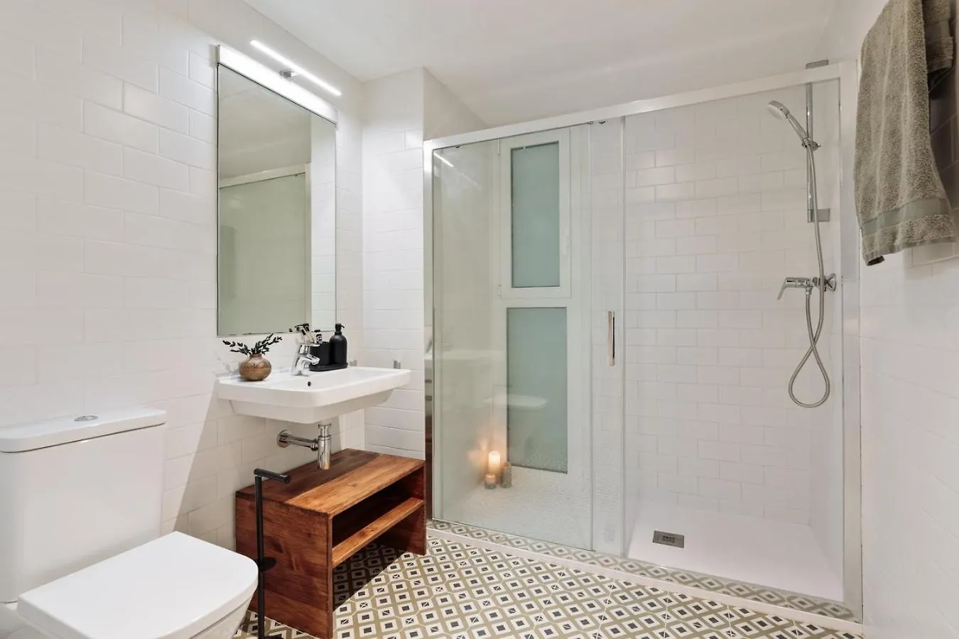 Ebre - 1 Bedroom And Balcony In Eixampre Esquerre Barcelona