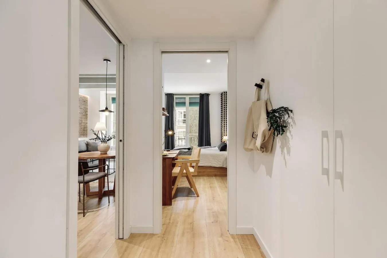 Apartment Ebre - 1 Bedroom And Balcony In Eixampre Esquerre Barcelona