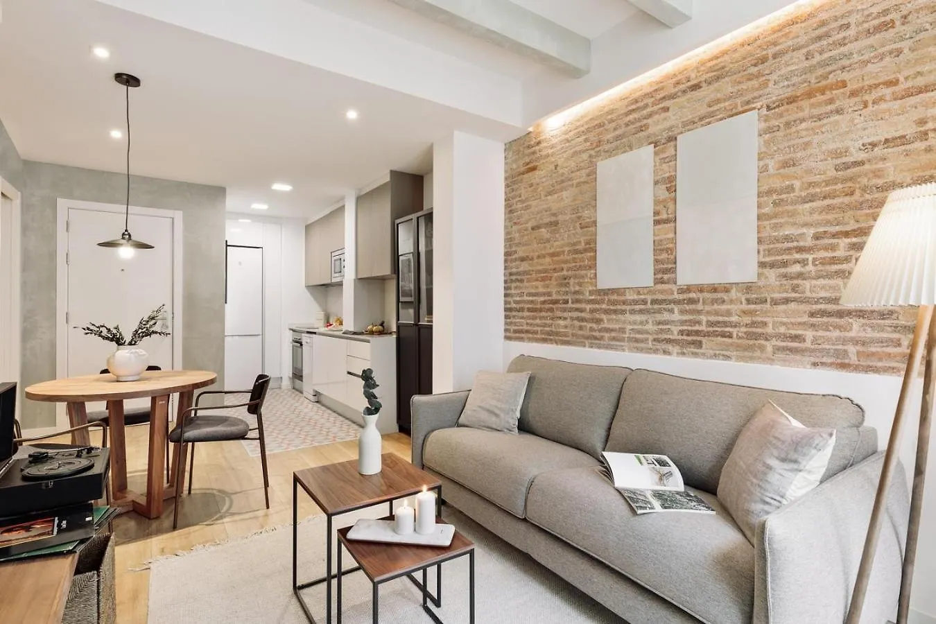 Ebre - 1 Bedroom And Balcony In Eixampre Esquerre Barcelona Spain