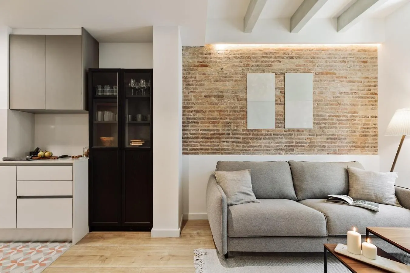 Apartment Ebre - 1 Bedroom And Balcony In Eixampre Esquerre Barcelona
